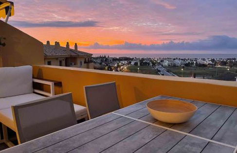 62 - Penthouse in Los Almendros with fantastic vie - Photo 19