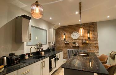 The Connaught Suite - Inc Private Hot Tub - Photo 1