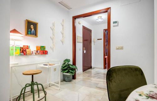 Piso con patio privado y parking Nervión Sevilla - Foto 12