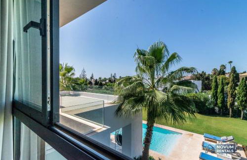 Remarkable 5-BDRM Villa - Heated POOL & GYM - Photo 34