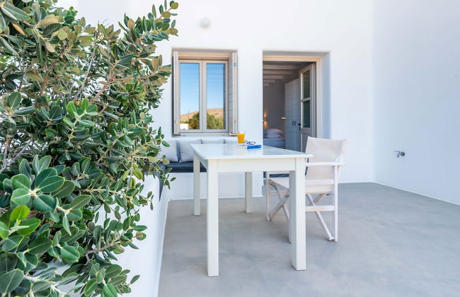 Milia Gi Suites - Photo 27