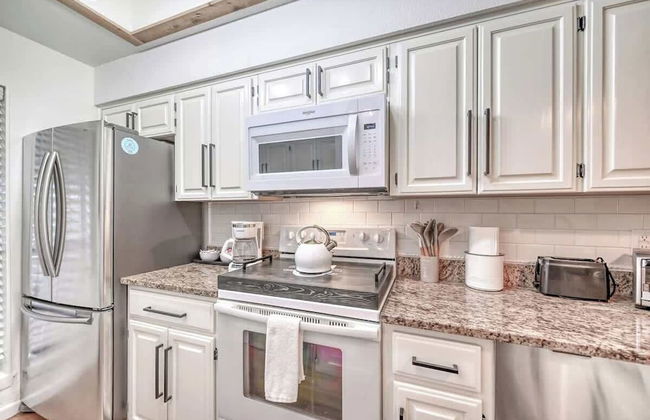 Luxurious Riverfront Condo Just 1 Blk to Schlitterbahn! - Foto 11