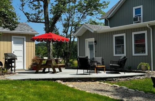 Hillcrest Cottage - Charming Cottage with hot tub and view! - Photo 45
