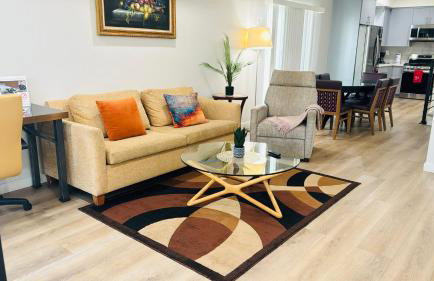 Hollywood Living 3 to 5 BR Townhomes with Free Parking - Photo 80