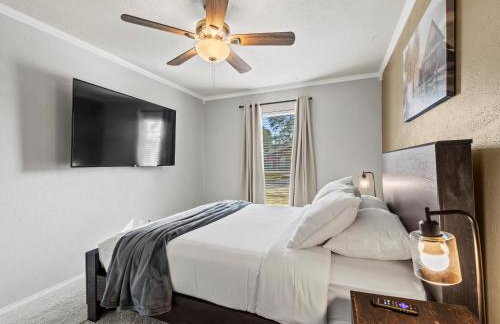 Red Door Hideaway 3BD Hot Tub Foosball - Foto 26