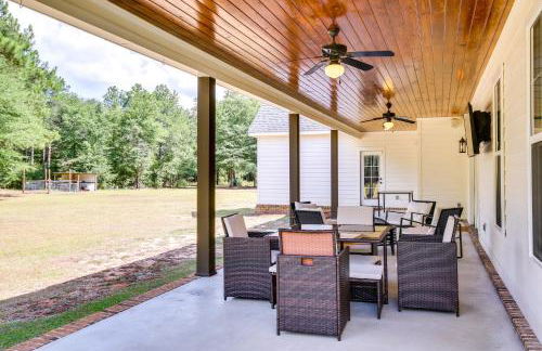 Stylish Hephzibah Home with Fire Pit and Theater Room! - Foto 27