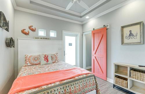 Walk to Shore Crystal Beach Escape with Deck and Bar! - Foto 15