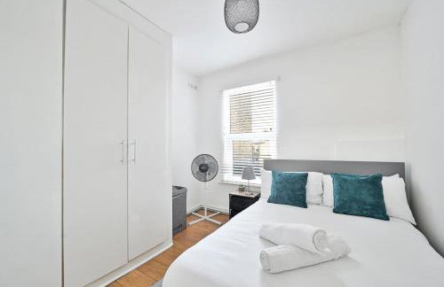 2-Bed, Sleeps 8 in Leyton E10, Near Stratford - Foto 26