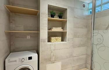 Comfortable and bright renovated 4-room apartment 5' downtown - Photo 17