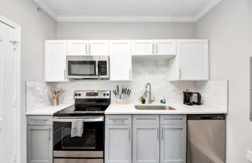 Lux Resort-Style Pool, Gym, Parking Near Houston - Foto 3