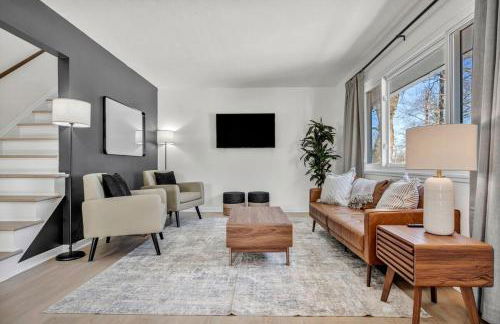 NEW! Modern Retreat Near CLE-Game Room-Renovated - Foto 43