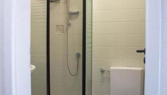 Modernes Studio mit großem Balkon, vollausgestatteter Küche und idealem Arbeitsplatz für Home Office - Foto 5, Shower