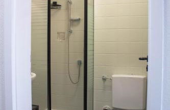 Modernes Studio mit großem Balkon, vollausgestatteter Küche und idealem Arbeitsplatz für Home Office - Foto 5