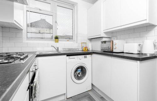 5 Bedroom House - 10 Guests - Multiple off Street Parking - Garden - Smart TV - WIFI - Contractors - Families - Groups - Top Rated - 98Q - Photo 22