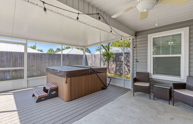 3bd, 2BA Home! Family Friendly! Close to Beach! HOT Tub! - Foto 1