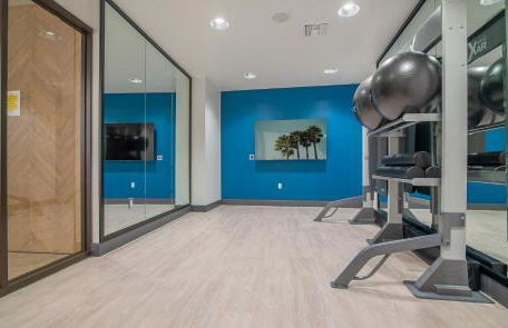 Modern 1BR Apartment with Pool, Hot Tub and Gym Access 10mins to Universal Studios - Foto 55