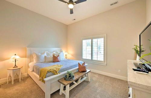 Modern Farmhouse with Patio, Grill and Mtn Views! - Foto 11