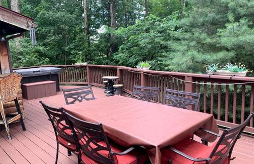 Log Cabin with a Hot Tub in Ellicottville, For Magical Glamping Escapes in New York - Foto 11