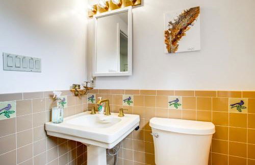 Riverfront Gem with Fire Pit in Eden - Foto 21