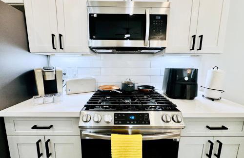 Colorful Dining Experience in Cozy Getaway - Foto 9