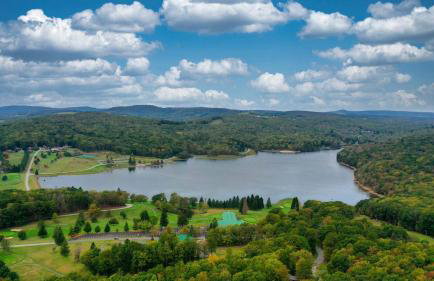 Luxury Lakeside Mountain Escape with Wraparound Deck Near Terra Alta, West Virginia - Foto 58