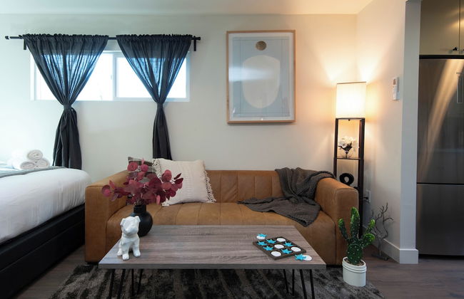 Stunning Studio Near DTLA - Photo 1