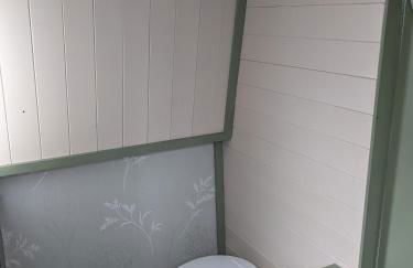 Mini Escape - 2 Berth Narrowboat on the Grand Union, Hertfordshire - Photo 10