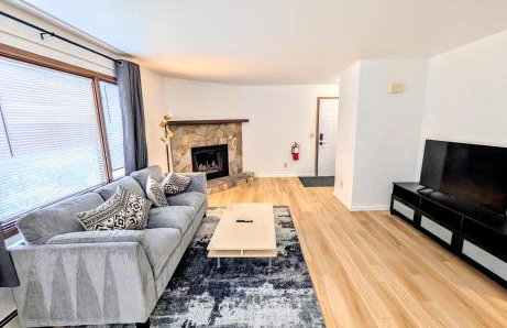 Spacious Downtown 2-bdrm Apartment - Photo 76