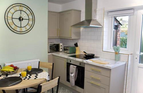 Cosy 2-Bed Home Near St Helens Centre - Free WiFi - Foto 8