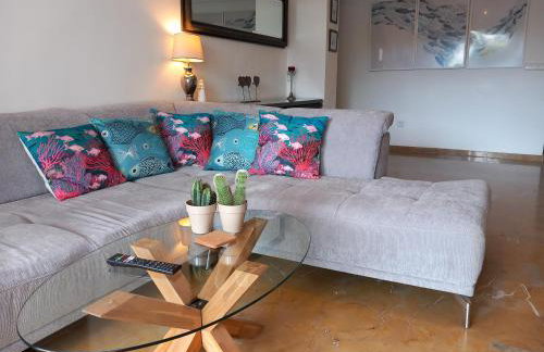 2 bedroom, Sea Front Complex w Pool and private garden - Foto 6