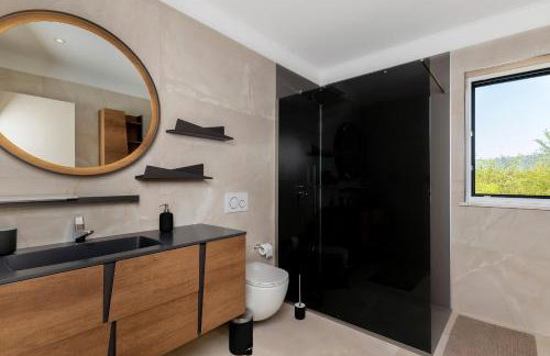 Luxury Villa Santa Cruz with XL pool and Jacuzzi - Photo 2