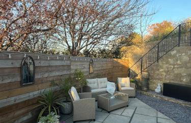 Private, Modern and Detached Garden Apartment - Photo 21