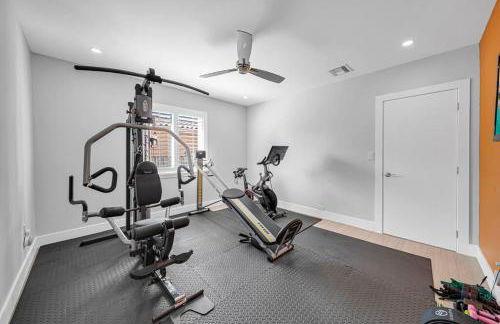 Casa la Miami - Central location Villa with Pool & Gym - Photo 11