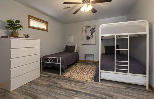 Upscale Lakefront Home w Dock & Kayaks - Photo 30