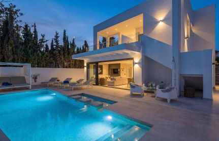 VACATION MARBELLA I Villa Marbesa White Pearl, Two Private Pools, 3min walk to the Beach, Fastest WiFi, Built in 2024 - Foto 2