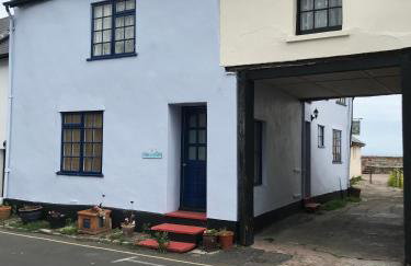 Pier Cottage - Photo 1