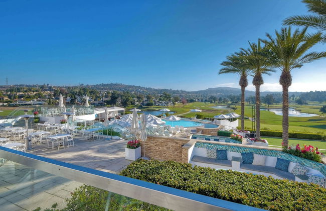 Southern Exposure w/ Private Balcony - Foto 37