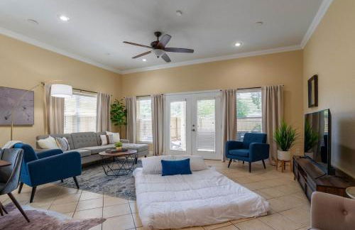 Modern DT Home-King size Bed-Patios-Long Stays-WiFi - Foto 46