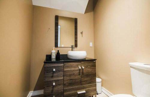 Modern Home of Style & Comfort! - Foto 12