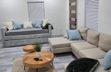 Modern B&W Coastal Retreat 2BR 2BA and Laundry - Foto 7