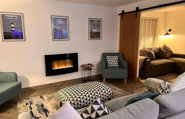 3 Bed House - Sleeps 5 - Pets - Garden - Parking - Photo 10