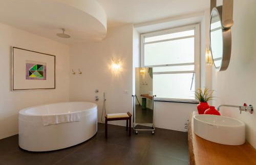 JOIVY Exclusive 3-bedroom flat near Cathedral of Genoa - Foto 60