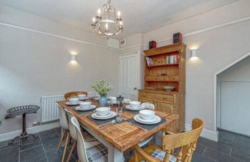 Character Townhouse in Town Centre & Superb Views - Foto 15