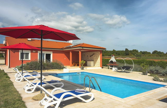 Detached Villa With Pool and Large Garden in Quiet Area Near the Sea - Foto 30