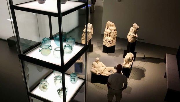 Mostra di sculture nel museo