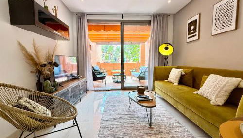 Sunny 2Bed Resort Style Apartment New Golden Mile Estepona FREE PARKING WIFI & AIRCON - Foto 4