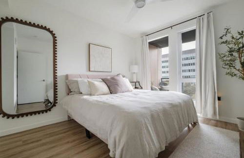 Balcony View and King Beds Walk to Golden 1 Center - Foto 54