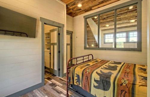 Stunning Cottage Rental Ideal for a Family to Go Glamping in Georgia - Photo 13