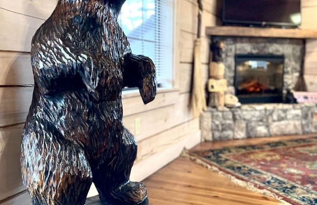 Perfectly private! Hot tub, king sized bed, grill, washer/dryer, and motorcycle friendly! Studio Cabin by RedAwning - Foto 19