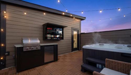 Modern Multi-Level Retreat with Rooftop Hot Tub - Foto 5